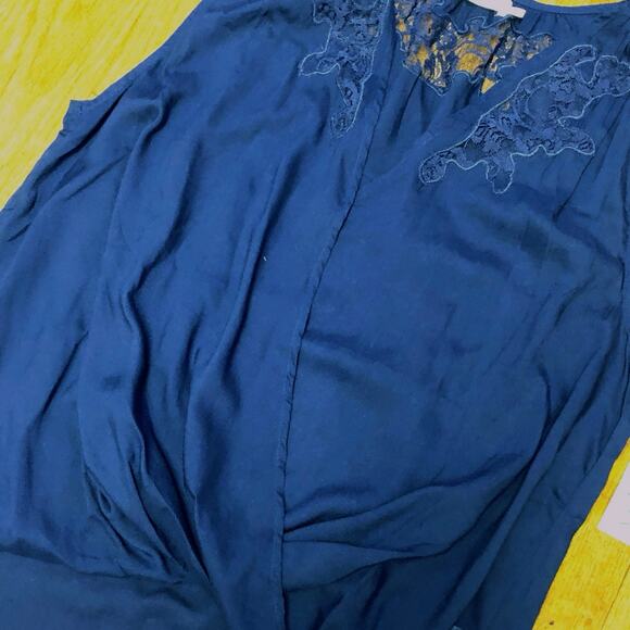 Velvet by Graham and Spencer Blue Rolanda Lace Sleeveless Blouse Size Medium - Picture 5 of 12